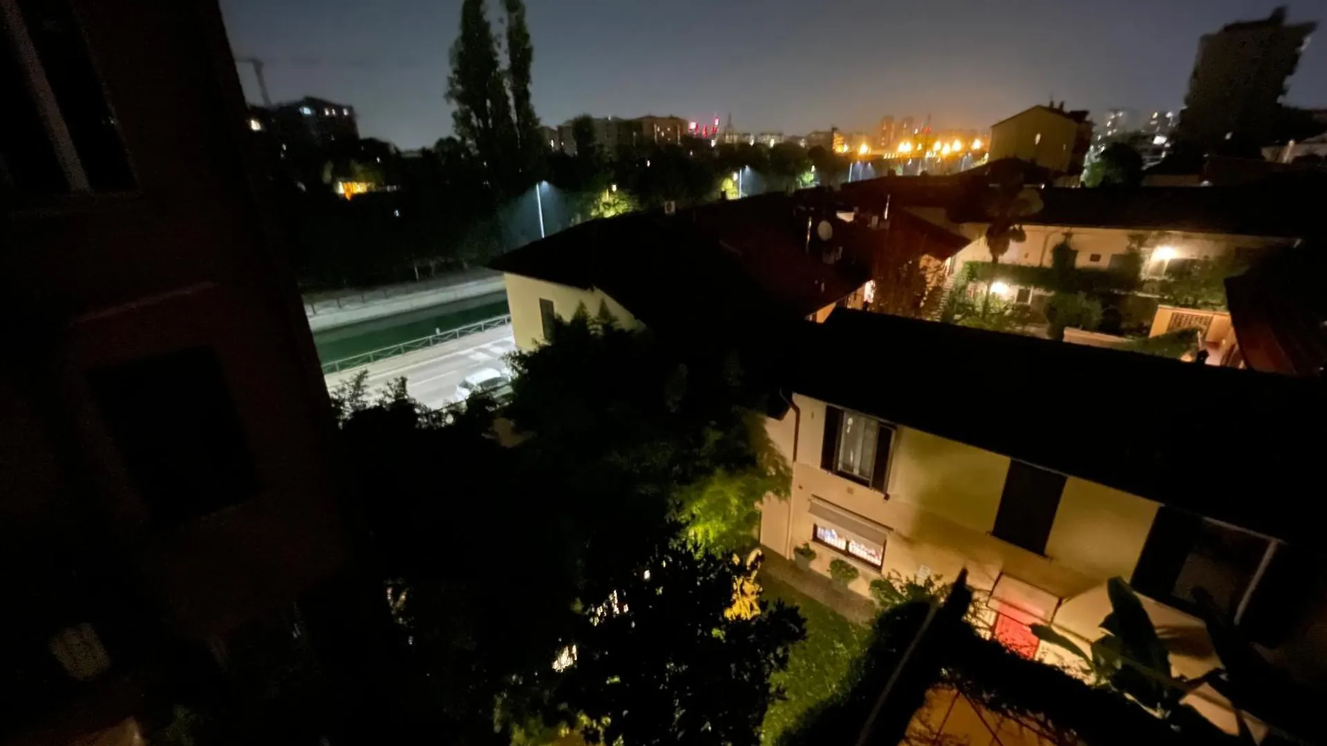 De Sura - La Terrazza Sul Naviglio kontakter